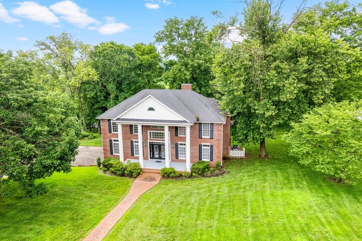 Property Photo:  2118 Queens Bluff Way  TN 37043 