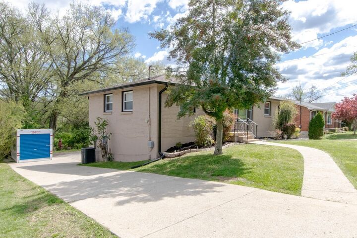 Property Photo: 1823 Willow Springs Dr TN 37216