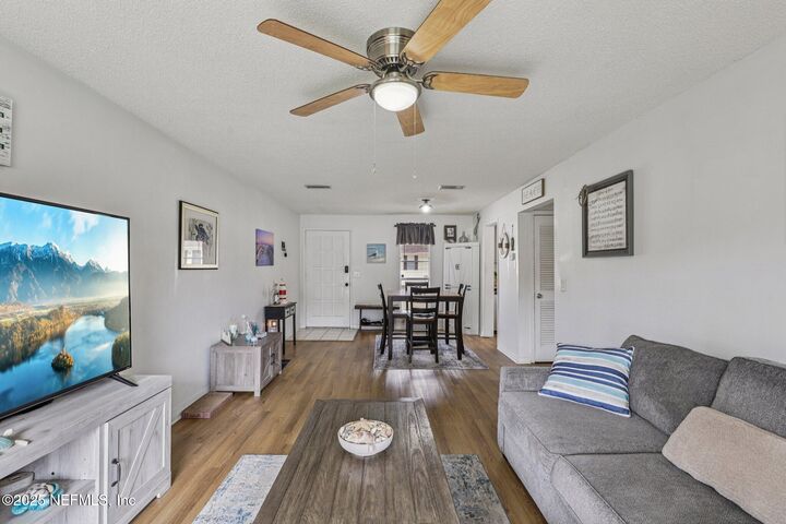 Property Photo: 1647 El Camino Road 5 FL 32216