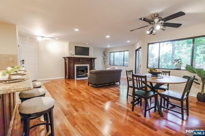 Property Photo:  172 Redwood Court 10  NJ 07446 