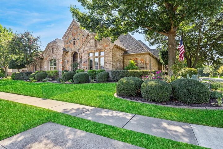 Property Photo: 8600 Foxwood Drive TX 76182