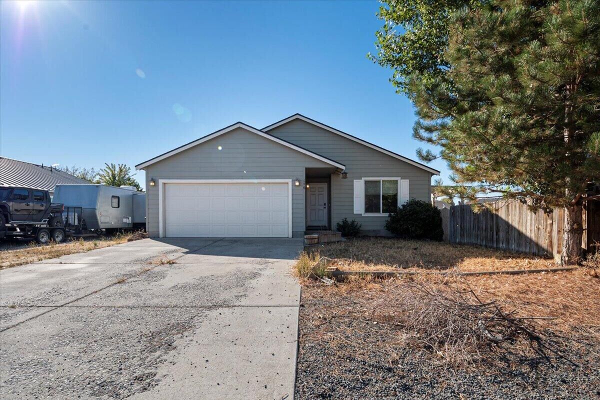 Property Photo: 546 E A Street OR 97734