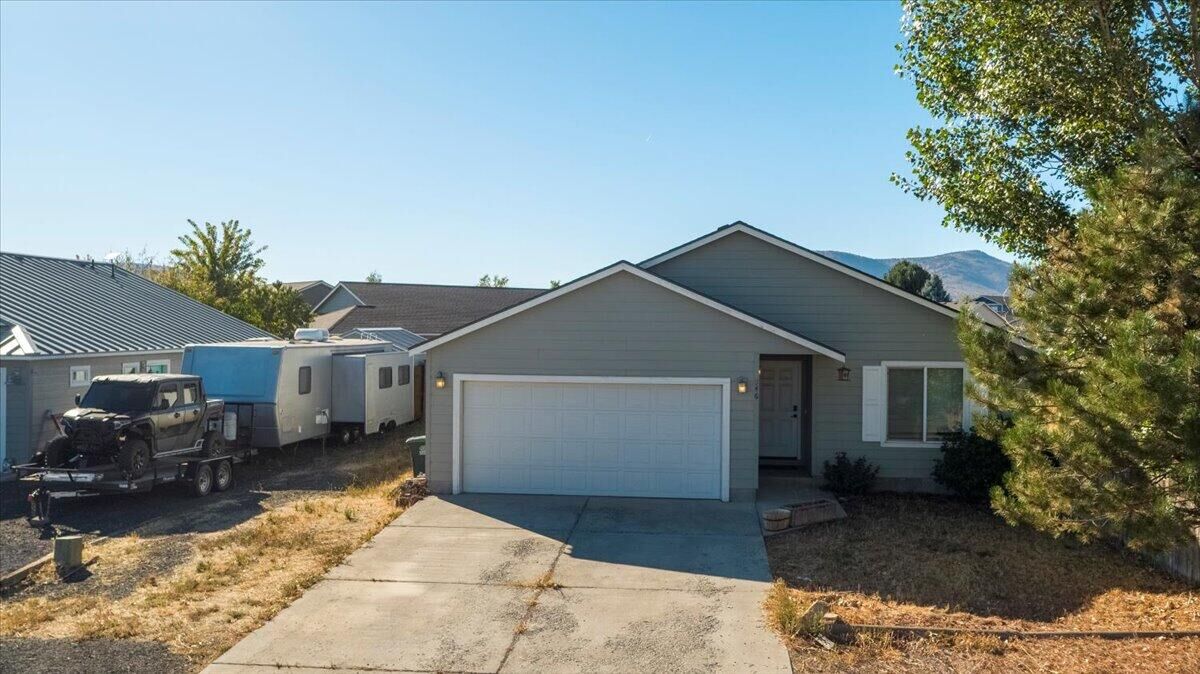 Property Photo:  546 E A Street  OR 97734