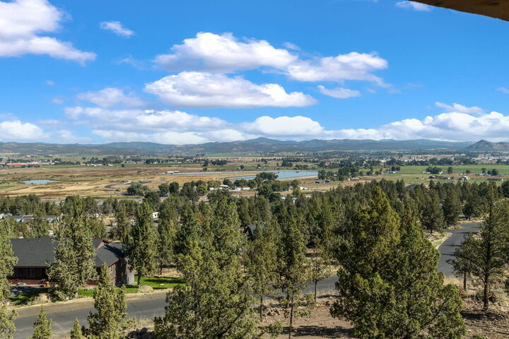 Property Photo:  4350 NW Crescent Rim Place  OR 97754 