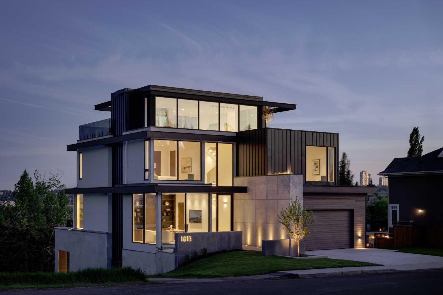 Property Photo:  1815 11 Avenue NW  AB T2N 1H4 