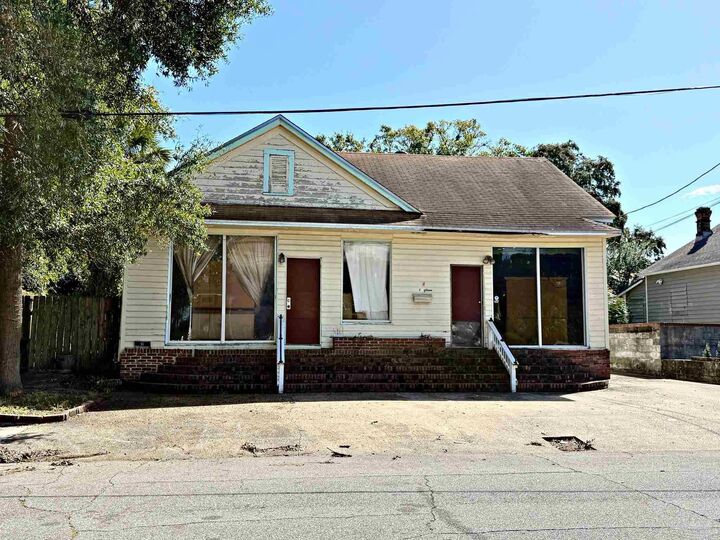 Property Photo: 115 W Wright St FL 32502