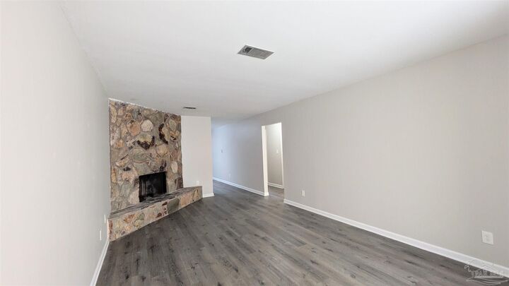 Property Photo: 9565 Sunnehanna Blvd FL 32514