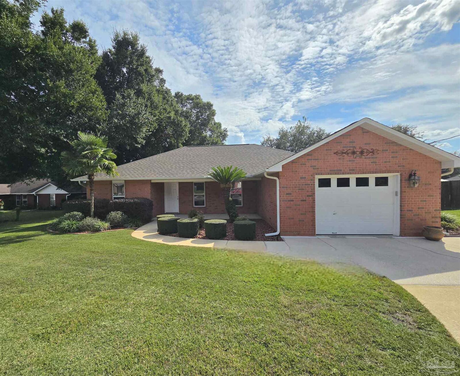 Property Photo: 915 Sammy Way FL 32526
