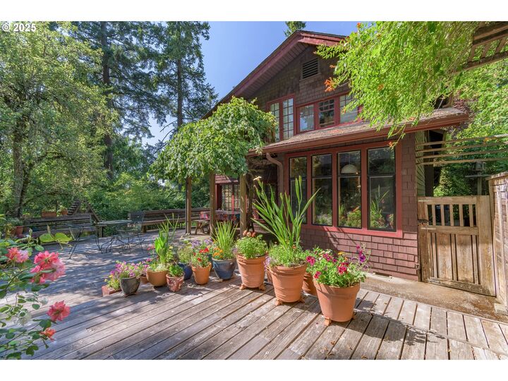 Property Photo: 2262 Birch Ln OR 97403