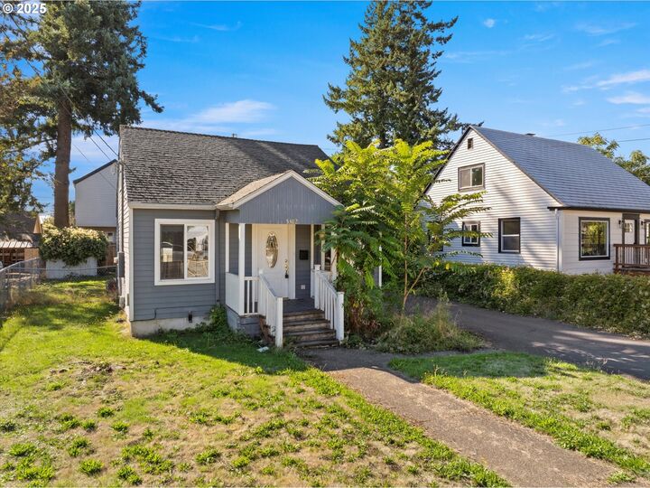 5302 SE Flavel St  Portland OR 97206 photo