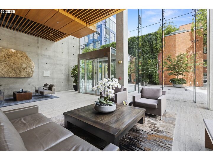 Property Photo: 1221 SW 10th Ave 1510 OR 97205