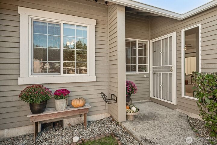 Property Photo:  637  Malibu Drive SE  WA 98503 