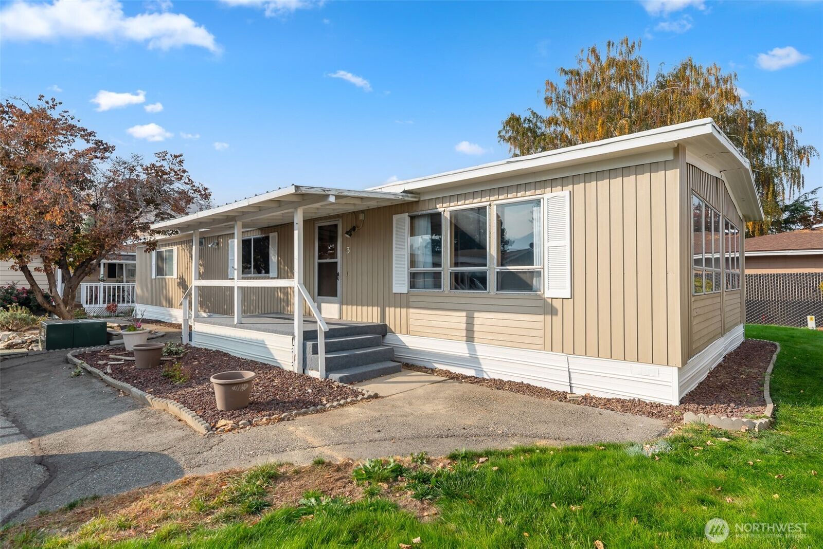 Property Photo: 1608 N Western Ave 3 WA 98801