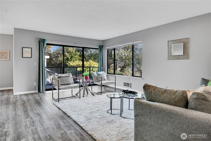 Property Photo:  2562  Thorndyke Avenue W 104  WA 98199 