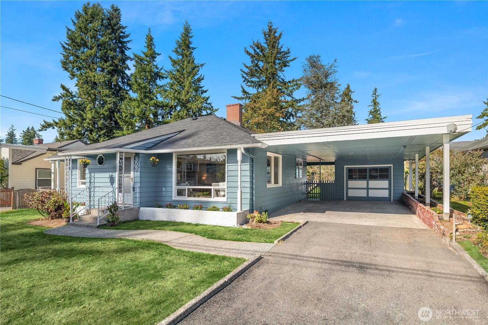 Property Photo: 307 Tamarack Avenue WA 98203