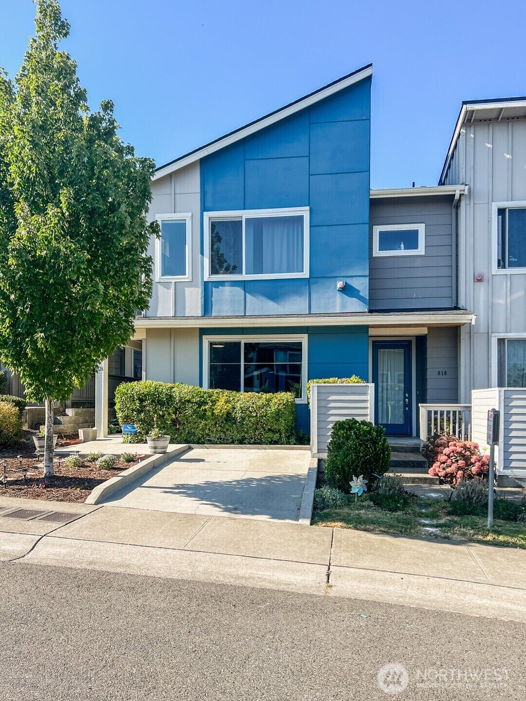 Property Photo: 826 SW 96th Place WA 98106