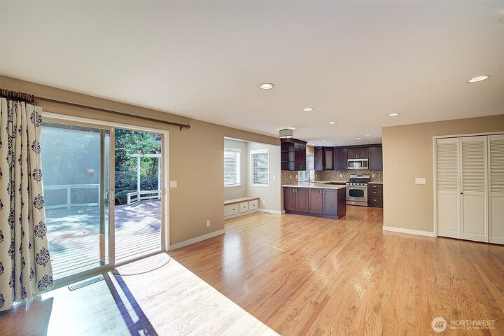 Property Photo: 24209 SE 45th Street WA 98029