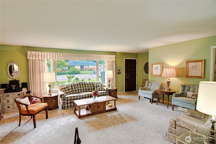 Property Photo:  5604  Beverly Lane  WA 98203