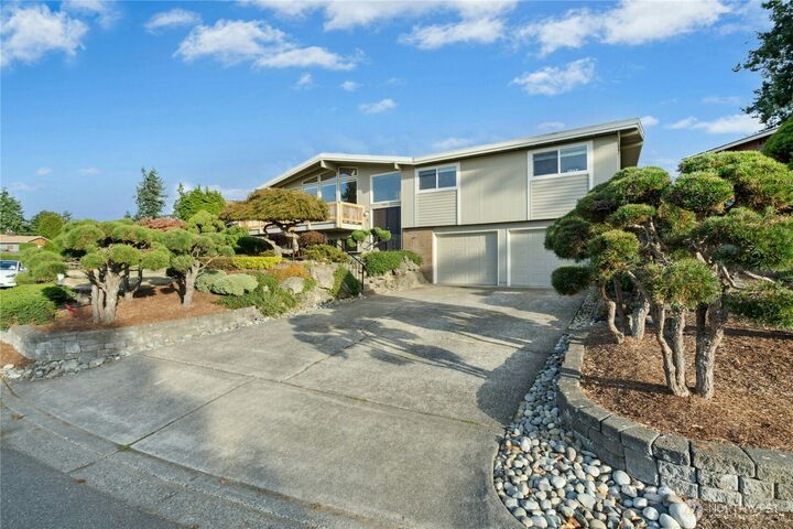 Property Photo: 4460 141st Avenue SE WA 98006