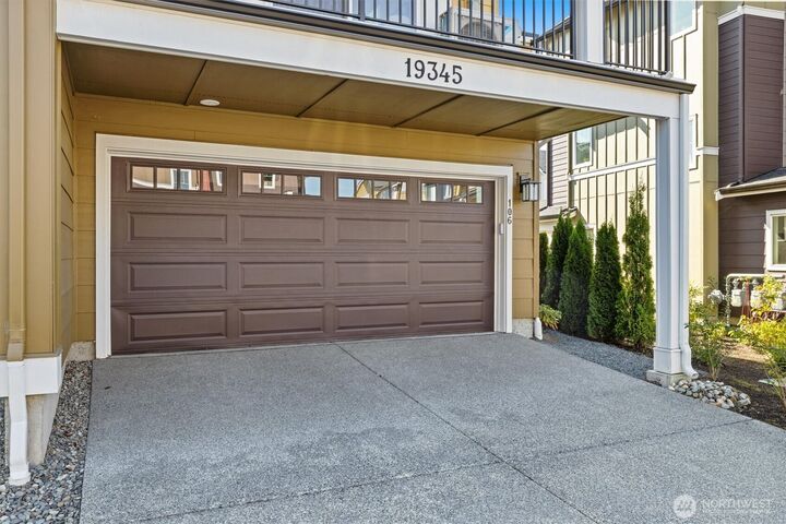 Property Photo: 19345 NE 69th Circle 106 WA 98052