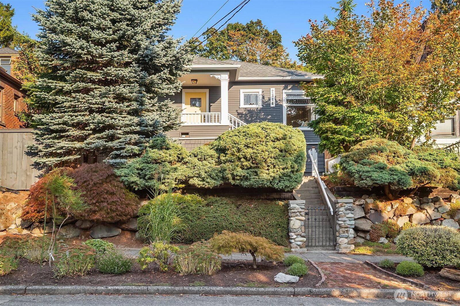 Property Photo: 2816 11th Avenue W WA 98119