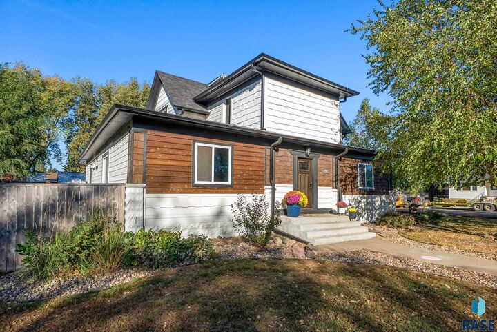 Property Photo: 297 N Cedar Ave SD 57053-2273