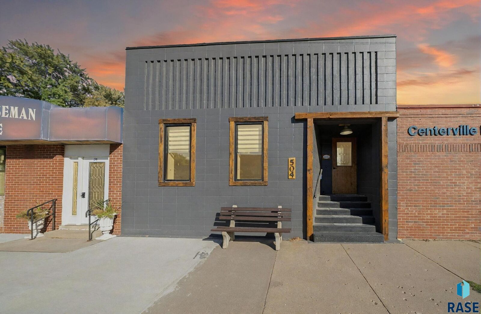 Property Photo: 504 Broadway St SD 57004