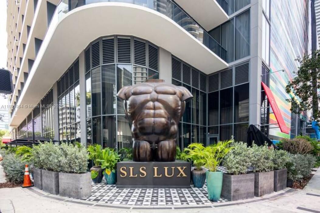 Property Photo:  801 S Miami Ave 1703  FL 33130 