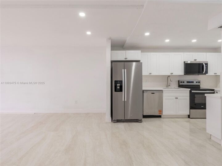 Property Photo: 3195 Foxcroft Rd F211 FL 33025