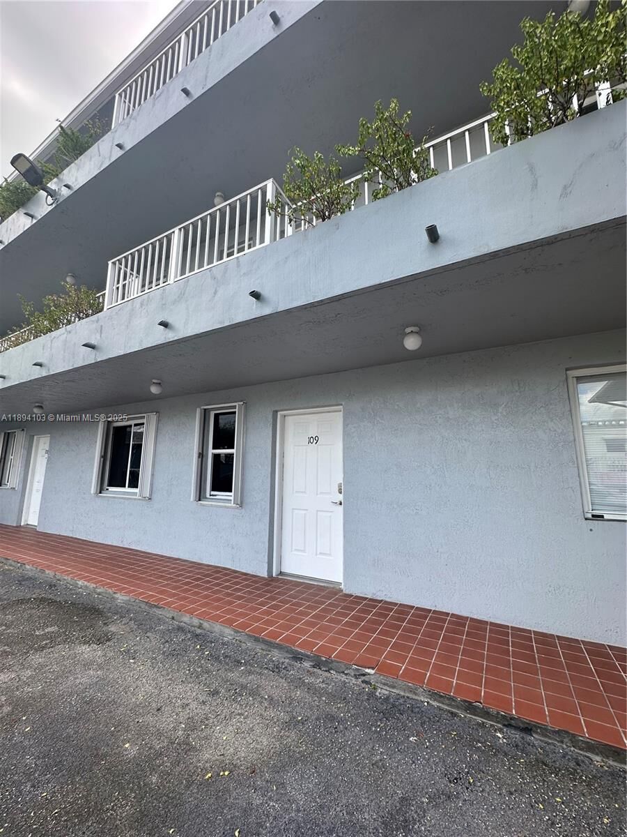 Property Photo: 1852 SW 7th St 109 FL 33135