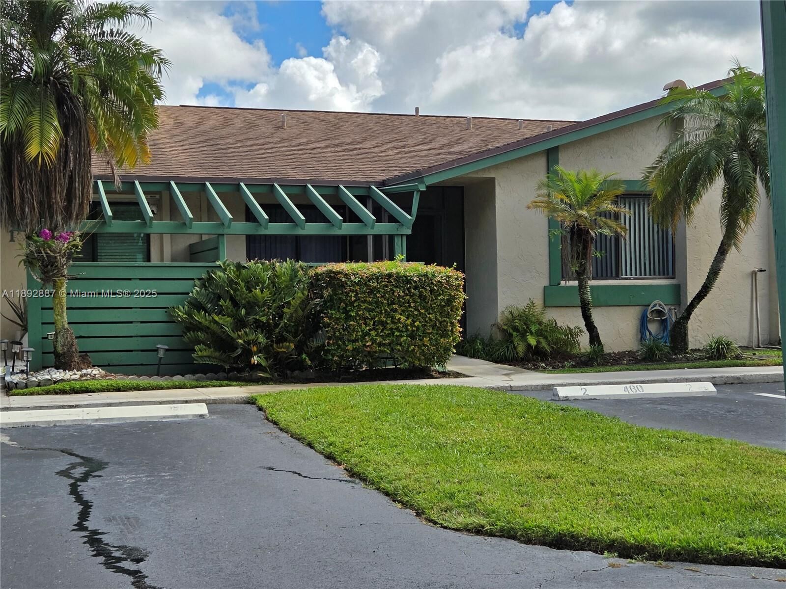 Property Photo: 460 Lakeview Drive 2 FL 33326