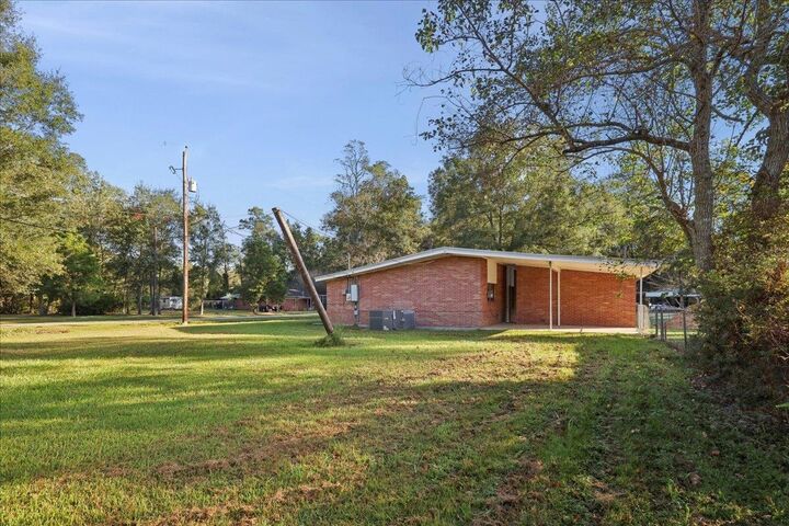 Property Photo: 220 Delores TX 77662