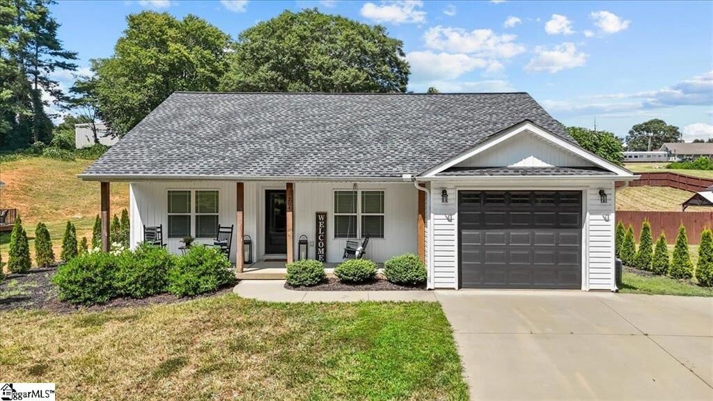 Property Photo: 204 N Randolph Avenue SC 29356