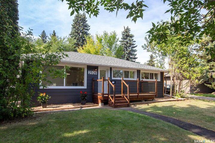 Property Photo: 2526 Broadway Avenue SK S7J 0Z2