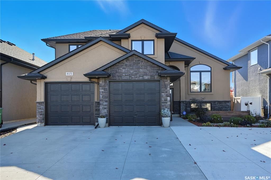 Property Photo: 815 Ledingham Crescent SK S7V 0B7