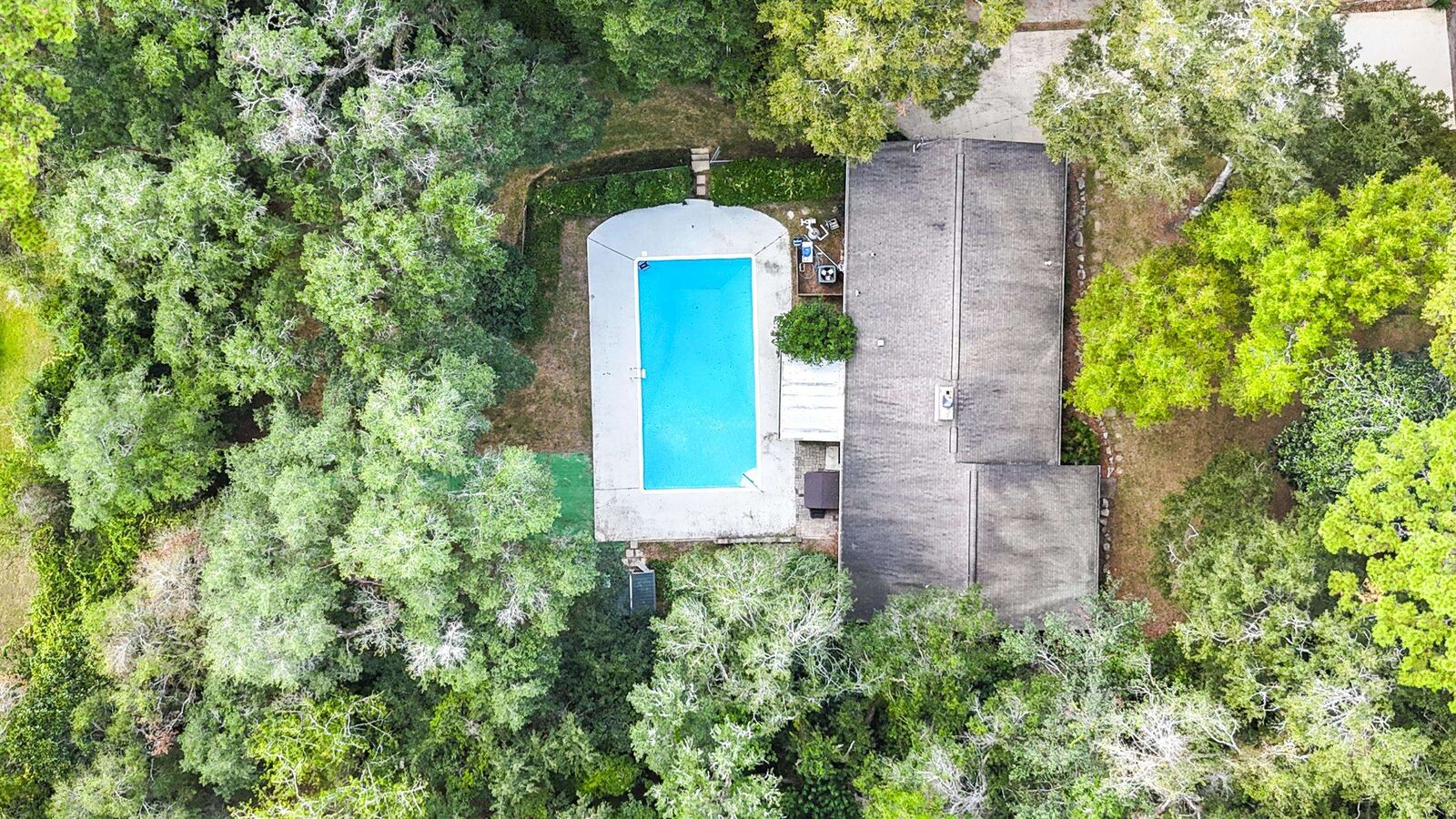 Property Photo:  1129 Mercer Drive  FL 32312 