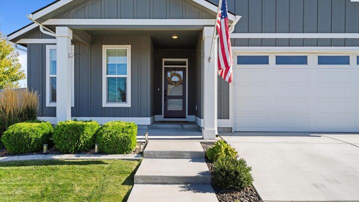 Property Photo: 2548 Clark Ridge Dr WA 99352