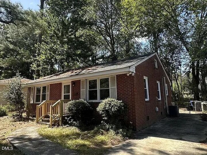 Property Photo: 902 Meadow Street S NC 27893