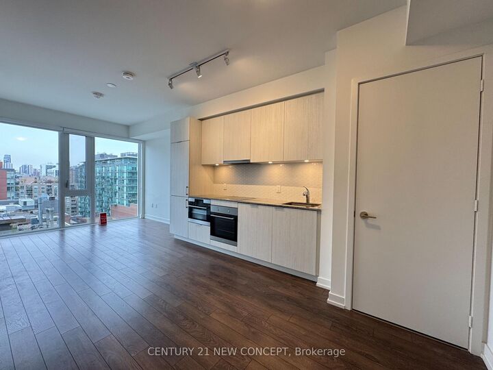 Property Photo:  158 Front Street E 1205  ON M5A 1E5 