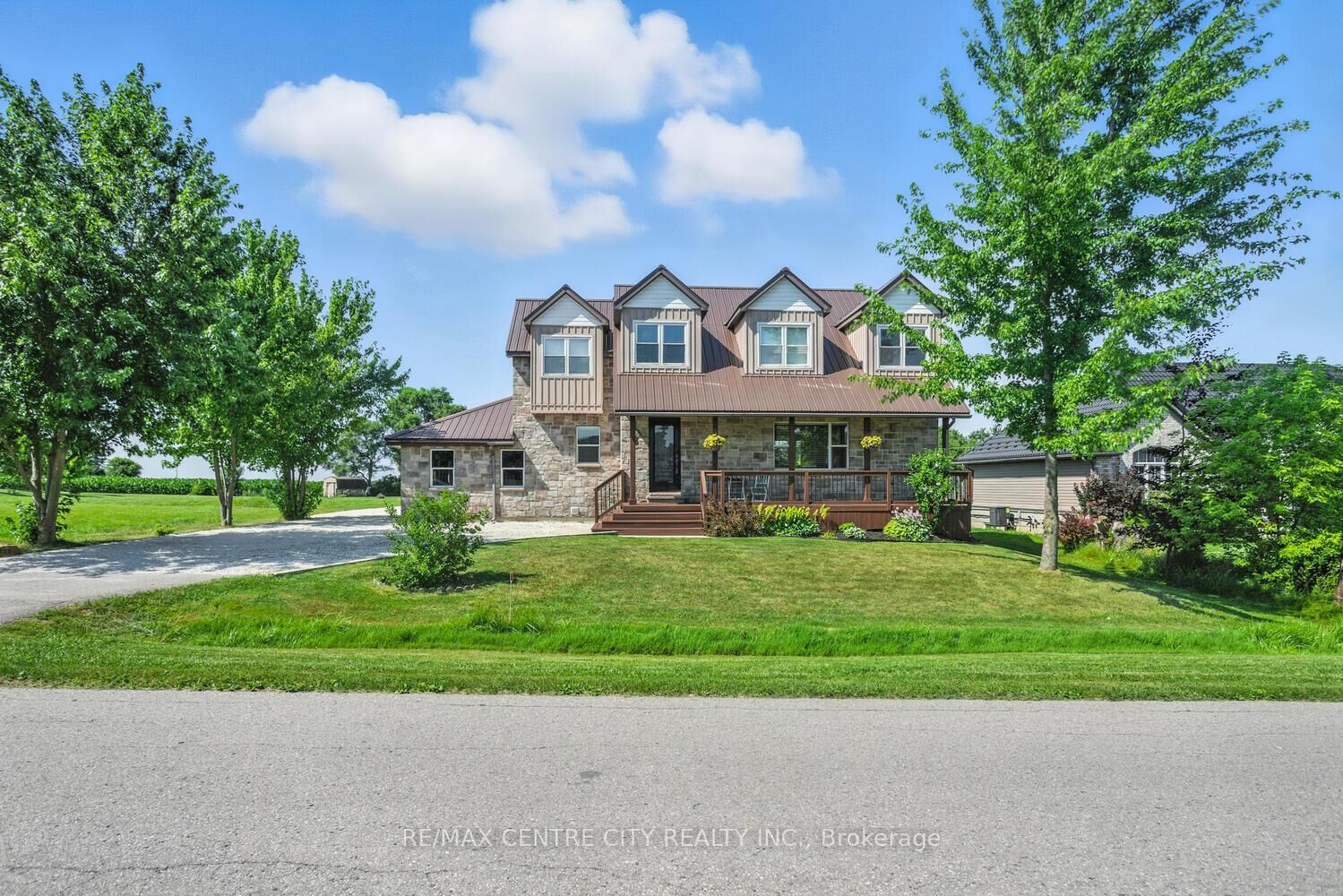 Property Photo: 5623 Chriselle Place ON N0M 2J0