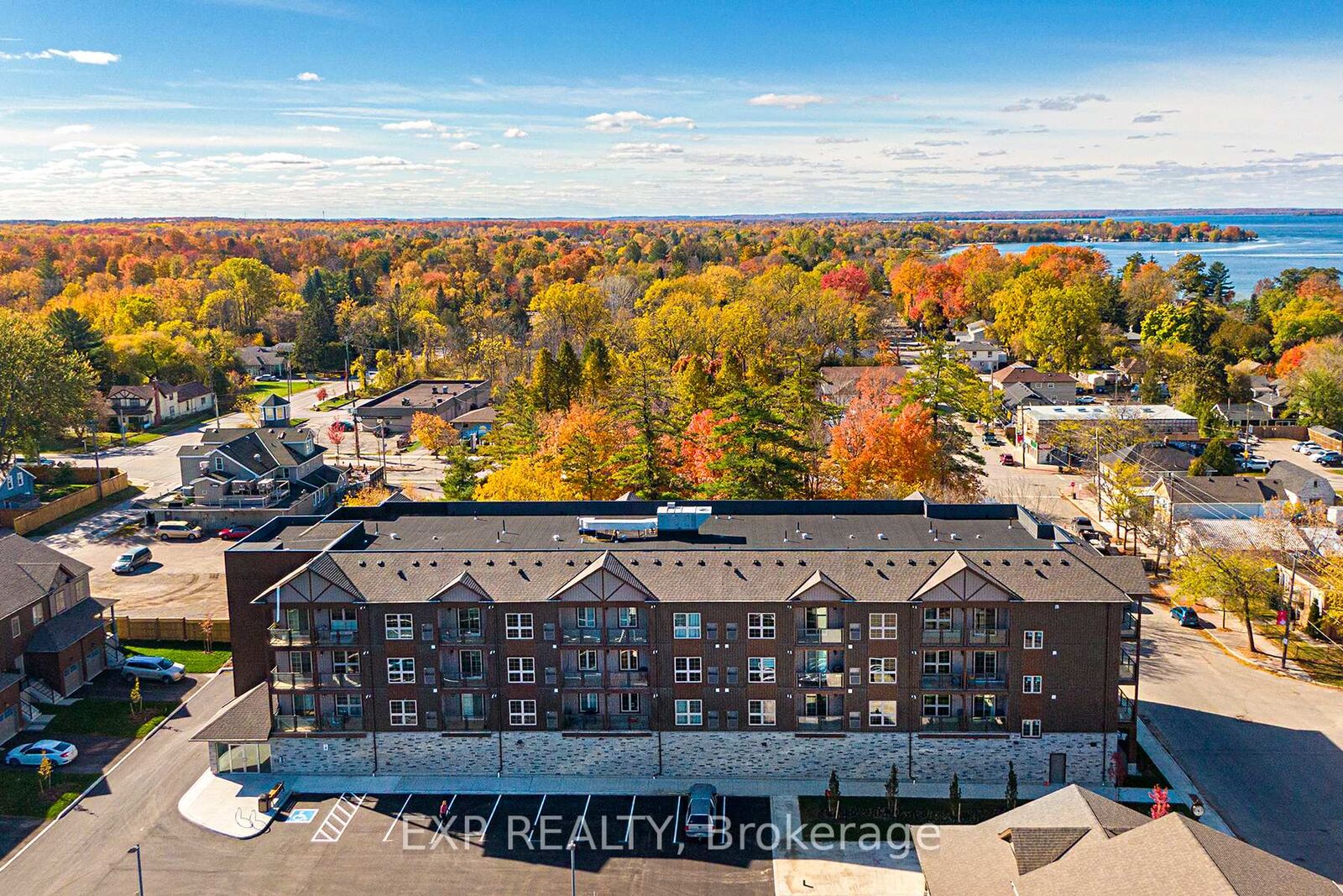 Property Photo: 110 Grew Boulevard 407 ON L0E 1L0