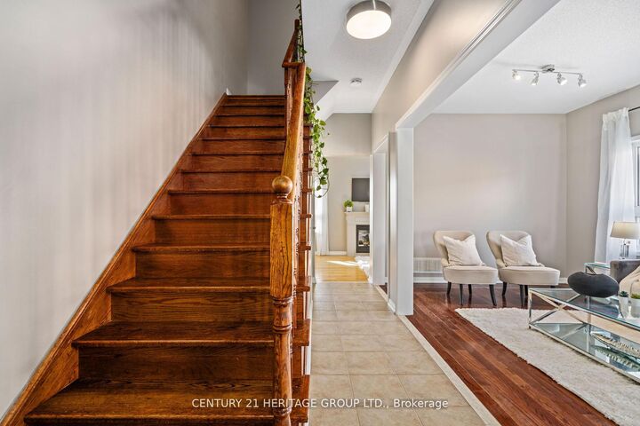 Photo de la propriété: 18 Tudor Crescent ON L4M 0A8