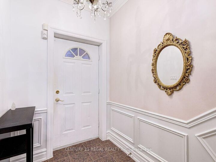 Photo de la propriété: 11 Midburn Avenue ON M4C 2C8