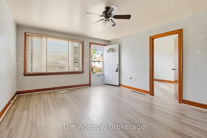 Property Photo: 118 Morton Street ON L2V 1C5