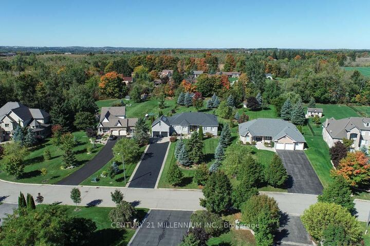 Property Photo: 8 Castlewood Court ON L7K 0C1