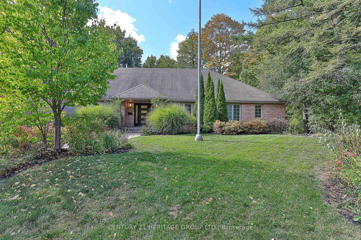 Photo de la propriété: 46 Pineneedle Drive ON L4G 4Y6