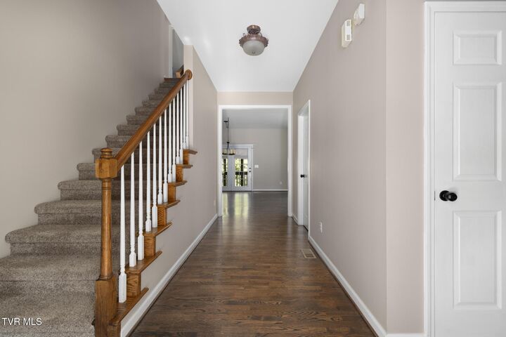Property Photo: 209 Glen Oaks Drive TN 37615