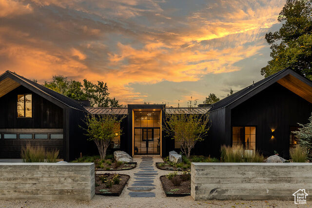 Property Photo: 2105 E Fardown Ave UT 84121