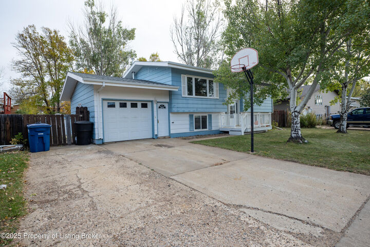 Property Photo: 625 8th Street E ND 58601