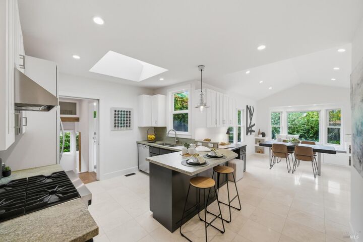 Property Photo: 4 Meadow Avenue CA 94901